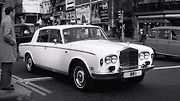 Rolls-Royce Silver Shadow. Dostáváme se do kategorie opravdových fajnšmekrů, protože koupit si za sto padesát tisíc korun ojetý Rolls-Royce z přelomu 60. a 70. let bude chtít velkou odvahu. A teď mluvíme o lidech bez vidiny kompletní renovace.