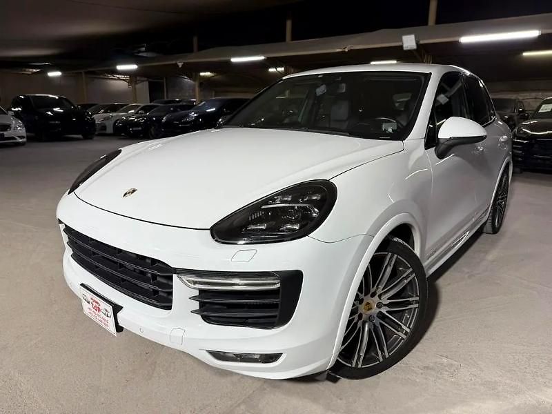 Porsche Cayenne (2016) Sportovní verze GTS - fotka 1 z 20