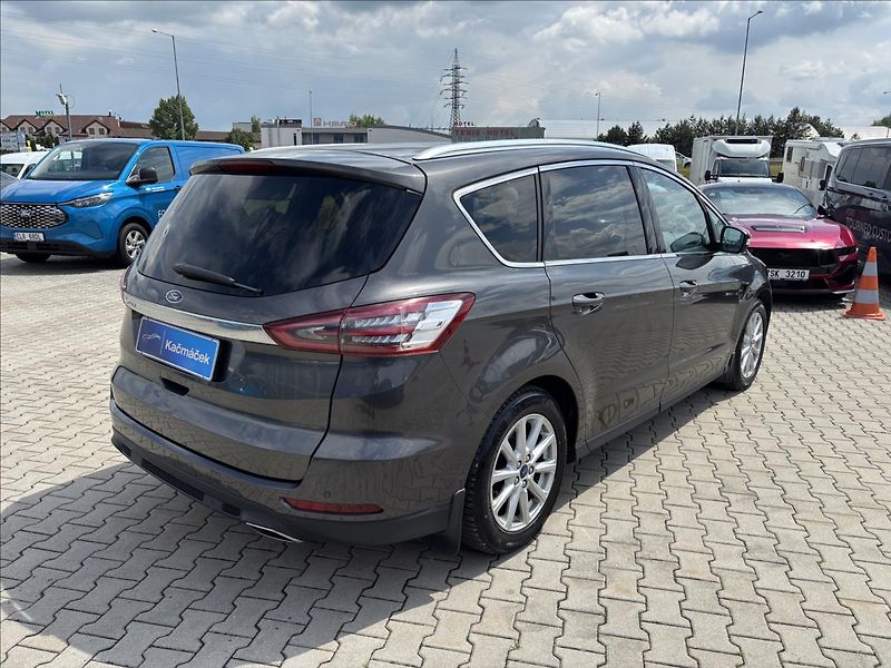 Ford S-MAX 2,0 EcoBlue 132kW Titanium 4X4 - fotka 5 z 39