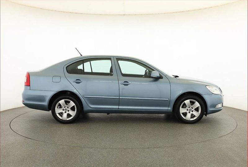 Škoda Octavia (2011) Elegance 1.8 TSI, Serv.kniha - fotka 6 z 17