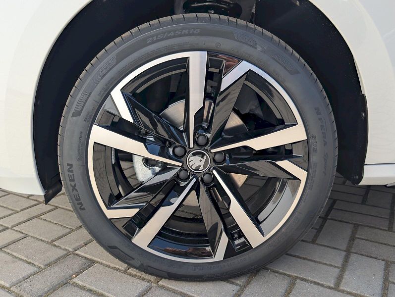 Škoda Kamiq (2026) 1,0 TSI / 85 kW DSG Monte Carl - fotka 15 z 30