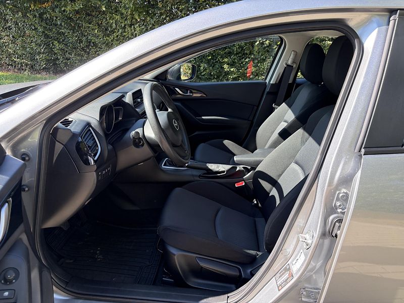 Mazda 3 1.5 Prime-Line - fotka 19 z 29