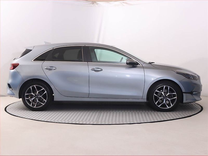 Kia Ceed (2023) 1.5 T-GDI, Serv.kniha, Navi - fotka 6 z 22