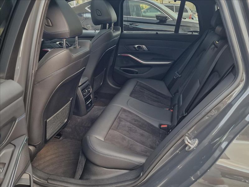 BMW Řada 3 330d Xdrive M-Sport ČR,1.Maj. - fotka 18 z 50
