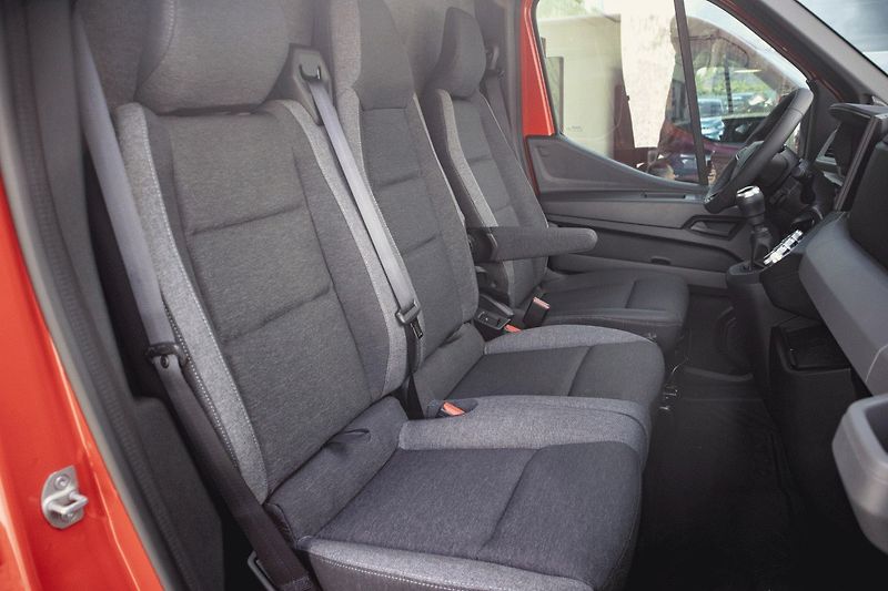 Renault Master (2026) L2H2P3 Extra blue dCi 150 Van - fotka 23 z 41