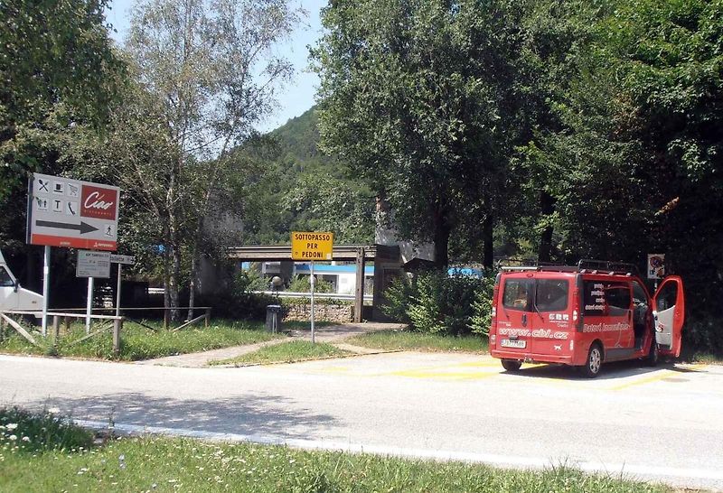 Zavzpomínala jsem na rok 1974, kdy jsme vypůjčenou škodovkou vyrazili za známými na jejich zahradu.