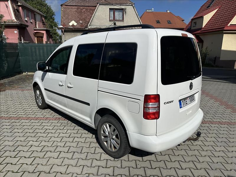 Volkswagen Caddy 1,6 TDI PO VELKÉM SERVISE - fotka 7 z 17