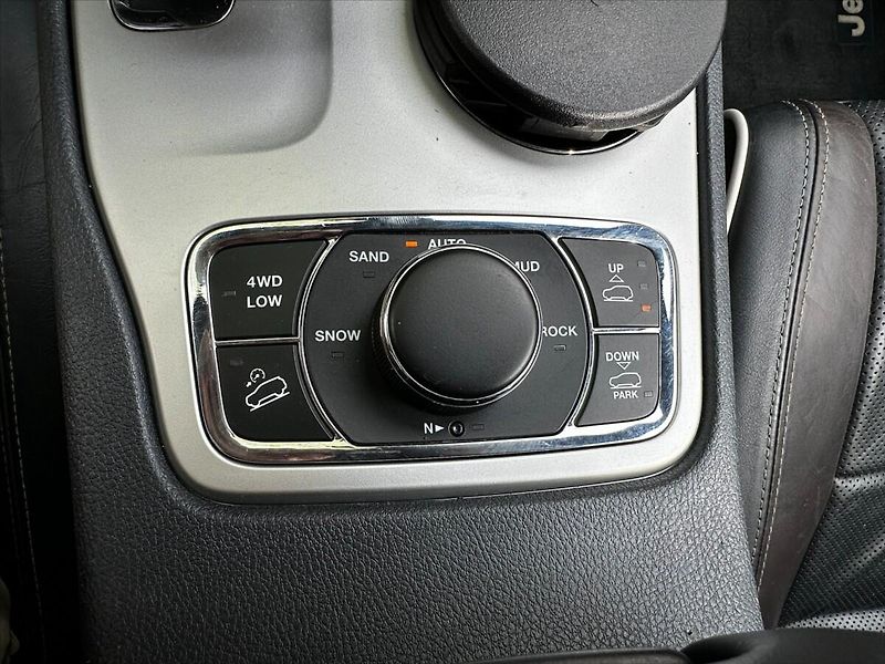Jeep Grand Cherokee 3,0 184kW Overland 4x4 - fotka 33 z 45