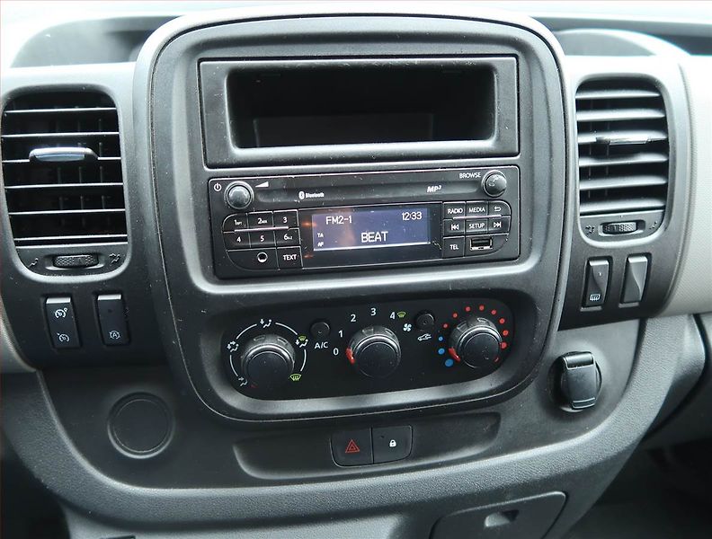 Renault Trafic (2019) 1.6 dCi, Bus, 9Míst, ČR, DPH - fotka 12 z 16