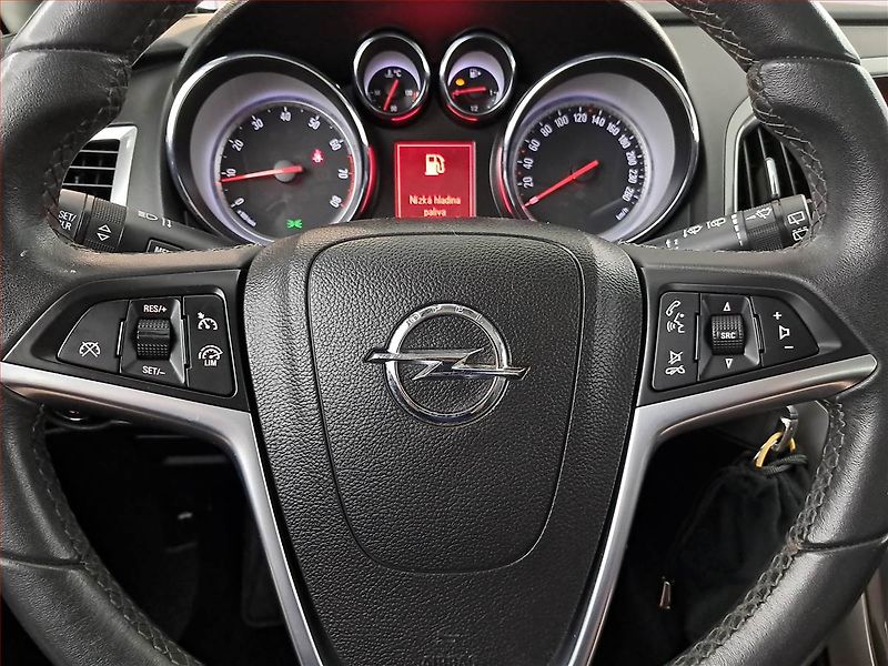 Opel Astra (2012) 1.4 T, Tempomat, Park. senzory - fotka 15 z 17