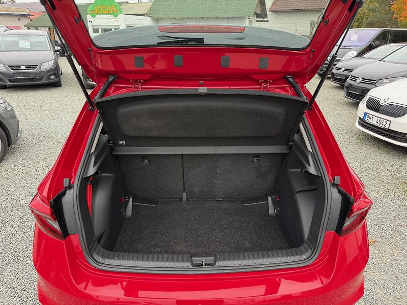 Škoda Fabia 1.0 MPI SELECTION - fotka 12 z 13