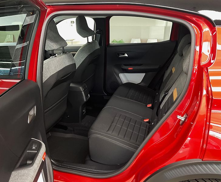Citroën C3 Aircross (2025) PLUS Hybrid 145k Automatic - fotka 11 z 25