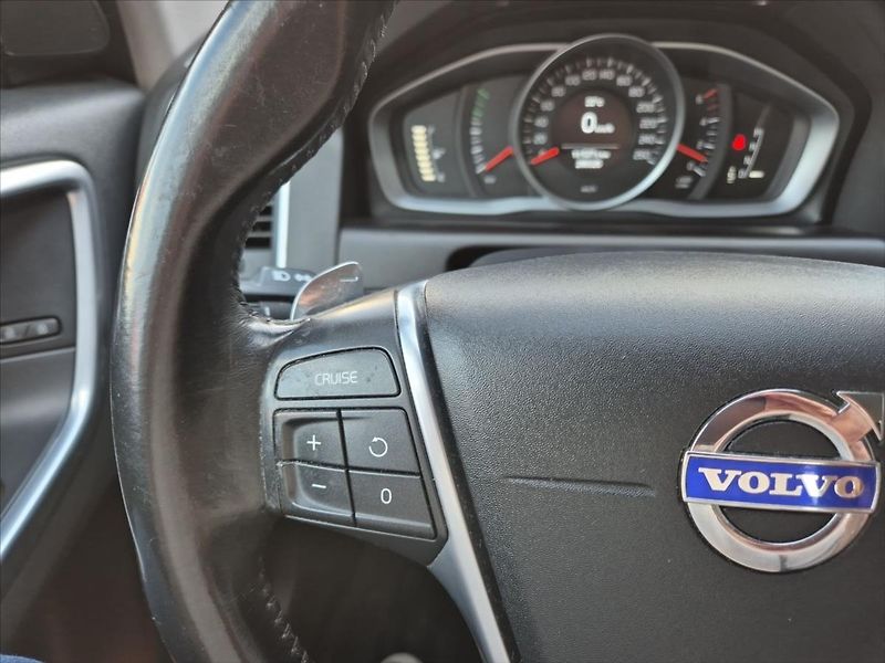 Volvo XC60 2,0 D4 FWD - fotka 18 z 18