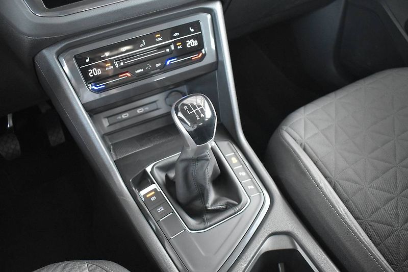 Volkswagen Tiguan (2022) 1.5TSI 110kW Manuál,LED - fotka 23 z 23