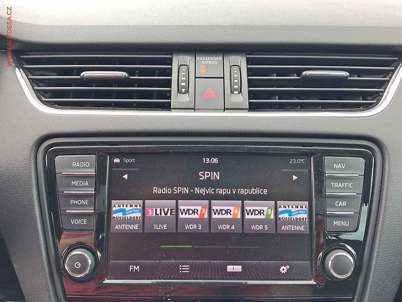 Škoda Octavia (2014) 1.4 TSi, Elegance, DSG, bixen - fotka 15 z 26