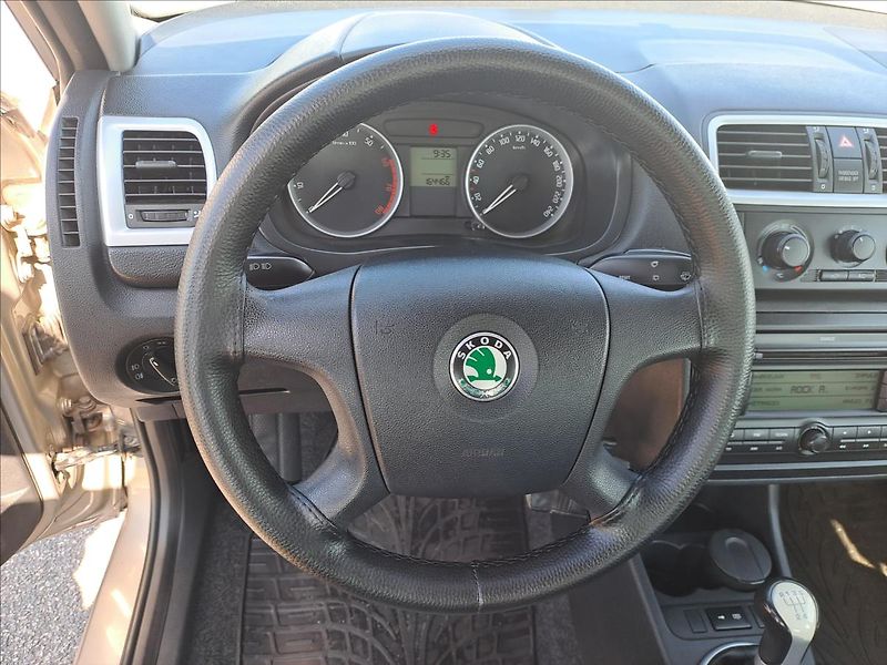 Škoda Fabia 1,4 i 16V KLIMA - fotka 11 z 14