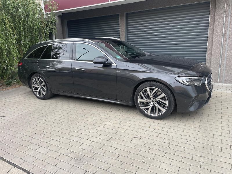 Mercedes-Benz Třídy E (2023) E300e model 2024 DPH - fotka 2 z 12