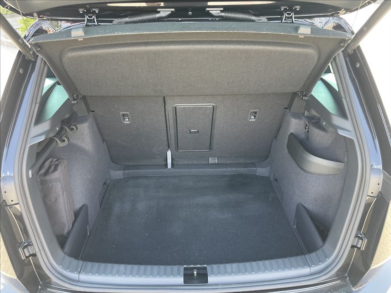 Škoda Karoq 1,5 TSi 110kw SPORTLINE 1maj C - fotka 9 z 36