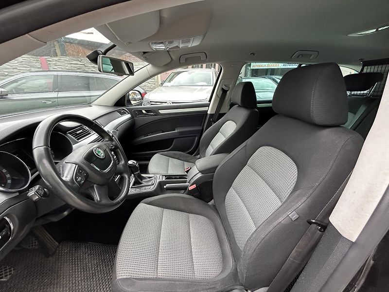 Škoda Superb (2012) 2.0 TDi 103 KW  - fotka 13 z 28
