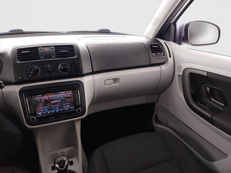 Škoda Fabia (2012) Ambiente 1.2 12V, po STK - fotka 8 z 19