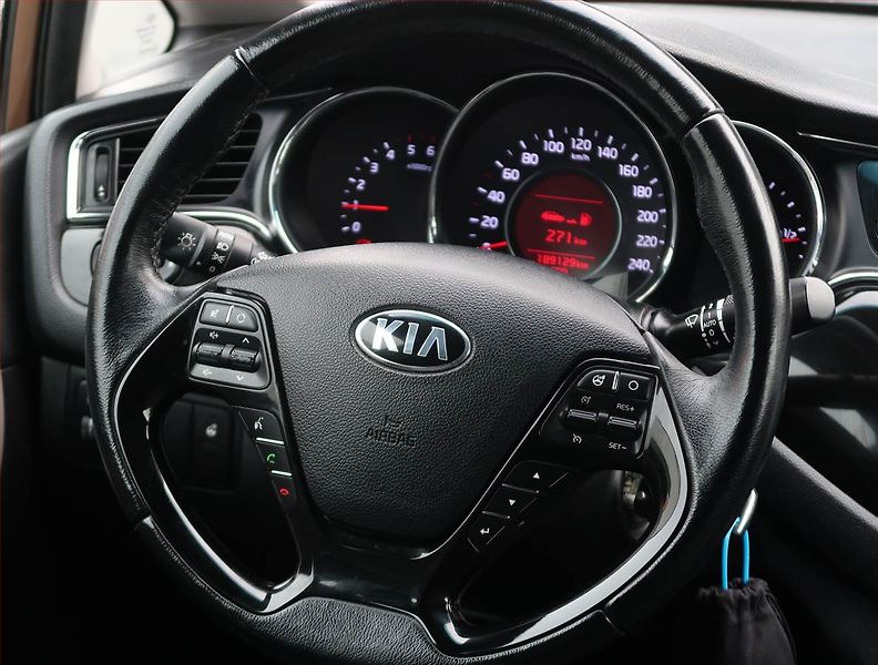 Kia Ceed (2017) Premium 1.6 CRDi, Serv.kniha - fotka 16 z 20