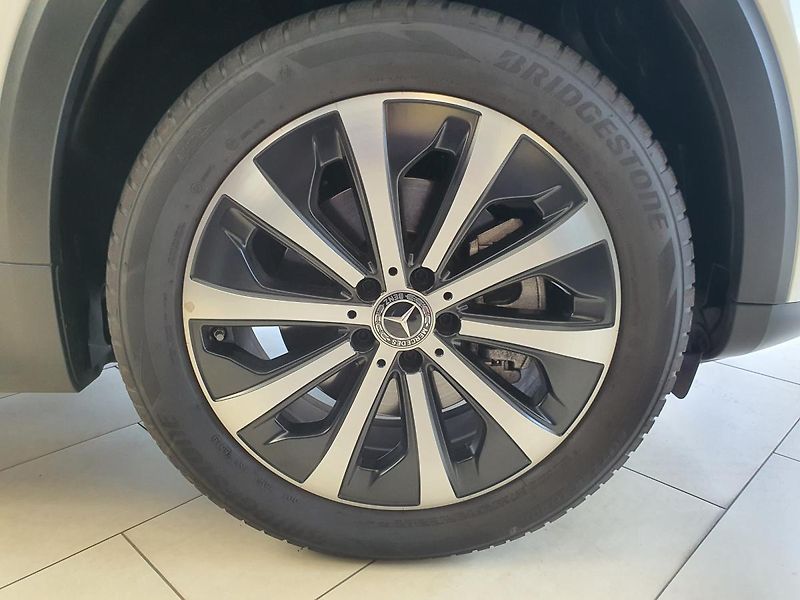 Mercedes-Benz GLB (2020) 220 D 4MATIC REZERVACE - fotka 24 z 25