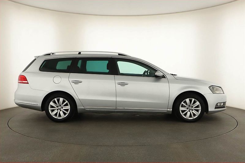 Volkswagen Passat (2012) 1.6 TDI, po STK, Tažné - fotka 6 z 14