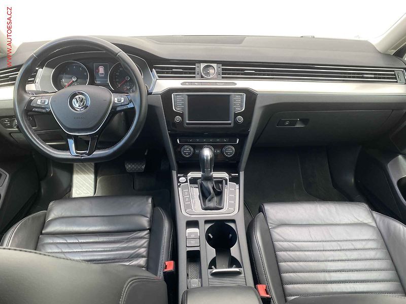 Volkswagen Passat (2015) 1.8 TSi, Highline, DSG, kůže - fotka 8 z 16