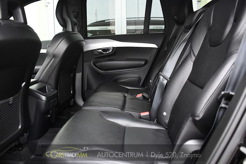 Volvo XC90 D5 AWD MOMENTUM ČR - fotka 18 z 39