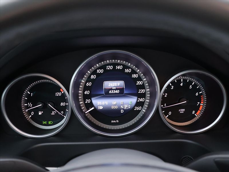 Mercedes-Benz Třídy E 3,5 E 400 Serv.kniha LED - fotka 18 z 37