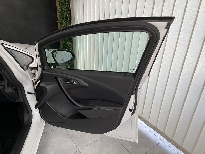 Opel Astra 1.6 CDTi ČR 1.MAJ.DIGIAC  - fotka 12 z 23