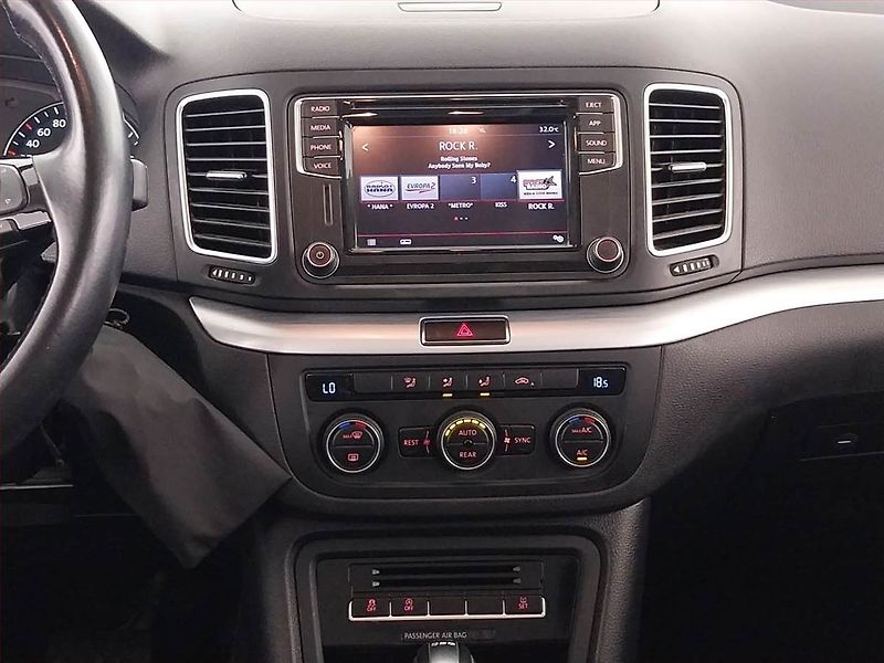 Volkswagen Sharan (2017) 2.0 TDI BMT - fotka 12 z 19