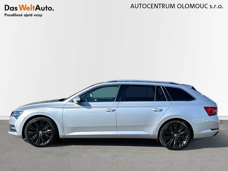 Škoda Superb (2021) kombi 2.0 TDI 7DSG 4x4 Laurin - fotka 24 z 35
