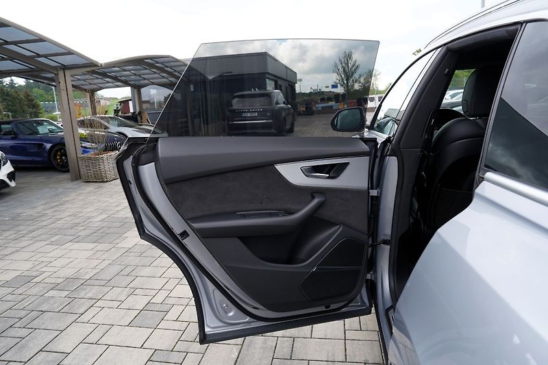Audi Q8 55 TFSI Q/21kola/S-line/B&O - fotka 17 z 44