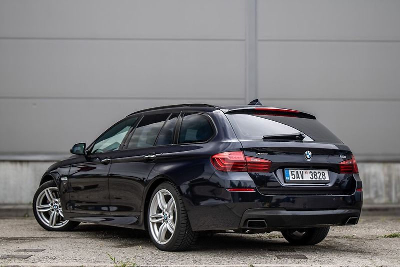 BMW Řada 5 M550d Xdrive - fotka 7 z 21