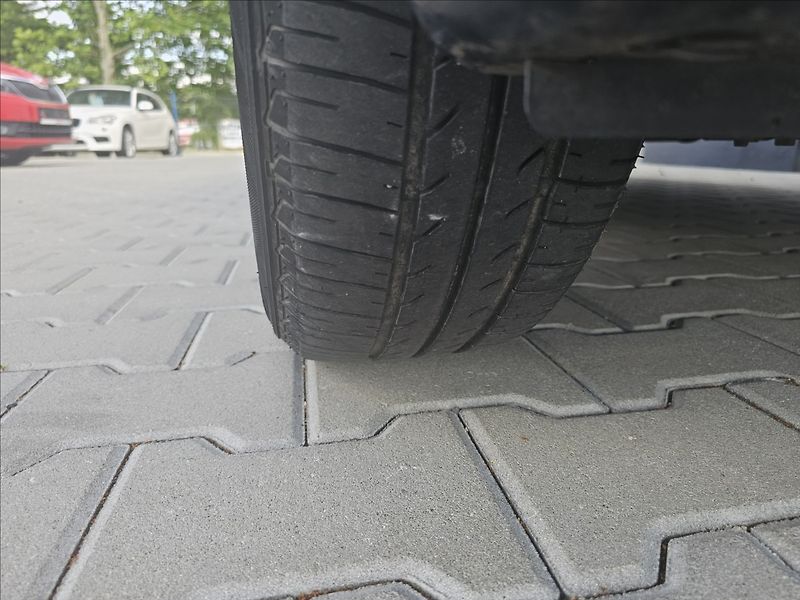 Peugeot 208 1,2 i Actice klima - fotka 36 z 40