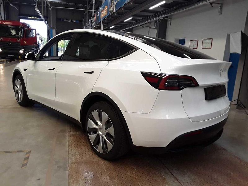 Tesla Model Y ZAMLUVENO ! - fotka 2 z 8