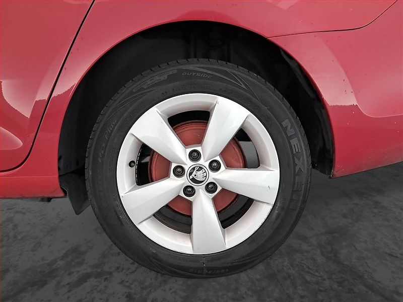 Škoda Rapid (2013) Style 1.2 TSI, Serv.kniha - fotka 15 z 17