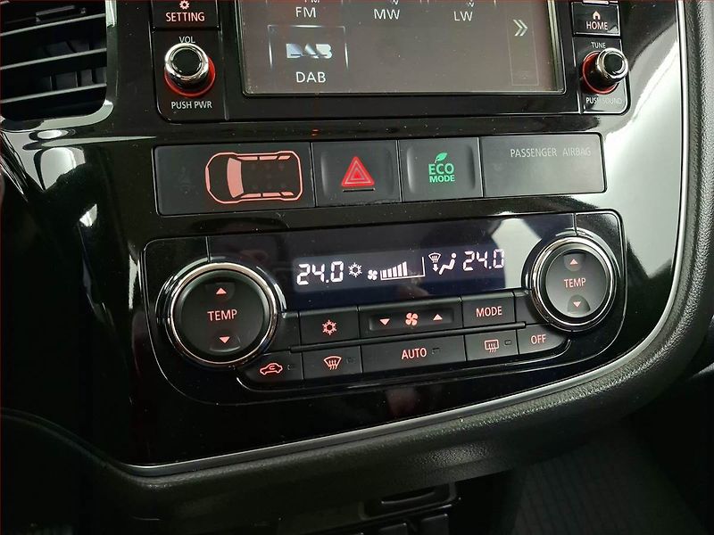 Mitsubishi Outlander (2017) 2.2 DI-D, 4X4, Automat - fotka 15 z 20