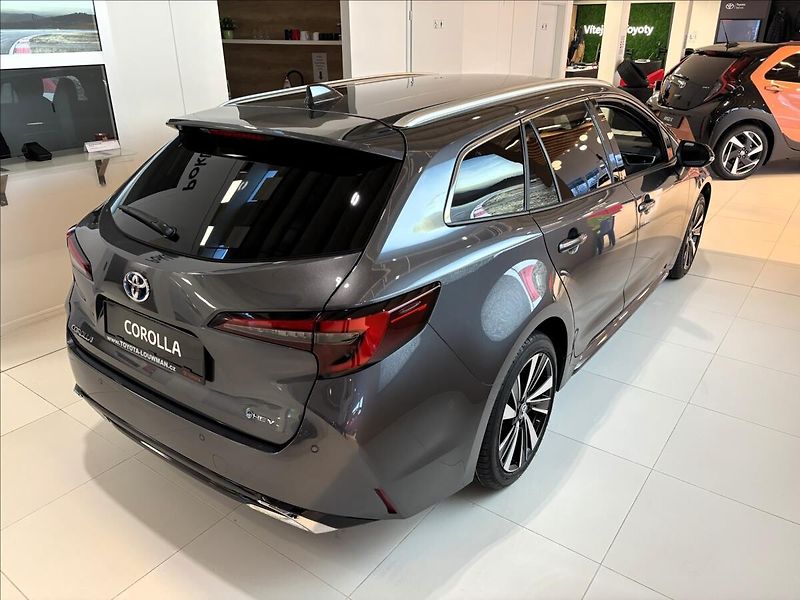 Toyota Corolla 1,8   TS Style HEV - fotka 7 z 8