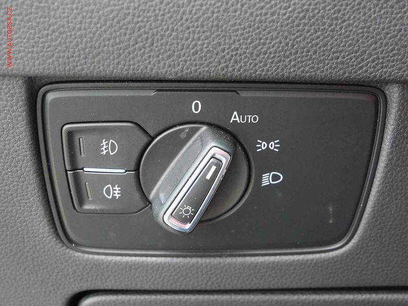 Volkswagen Passat (2019) 1.5 TSi, ČR, DSG - fotka 12 z 21