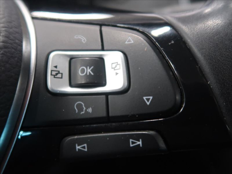 Volkswagen Sharan 2,0 TDI Highline LED panorama - fotka 19 z 39