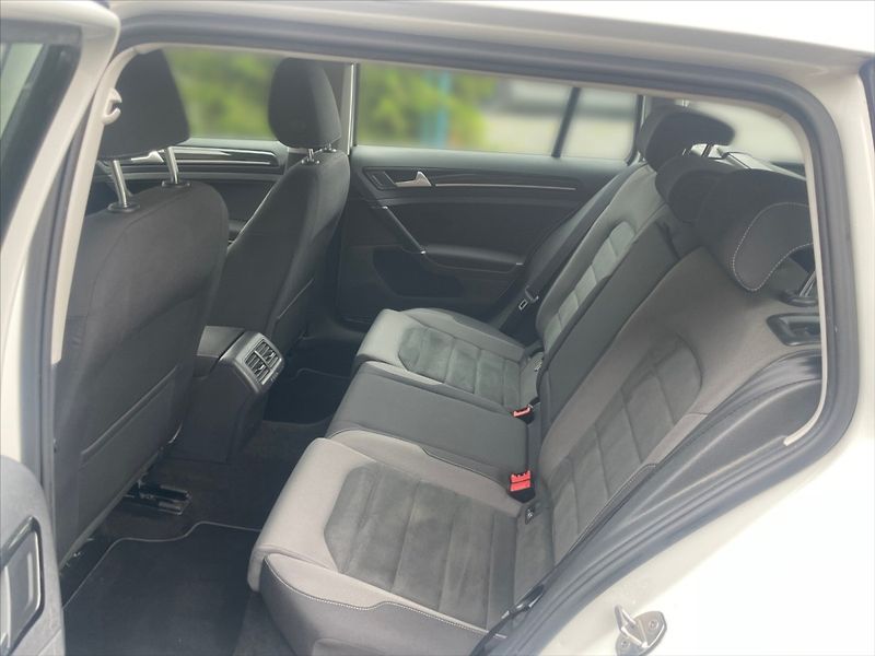 Volkswagen Golf 1,5 TSI Evo Highline - fotka 8 z 11