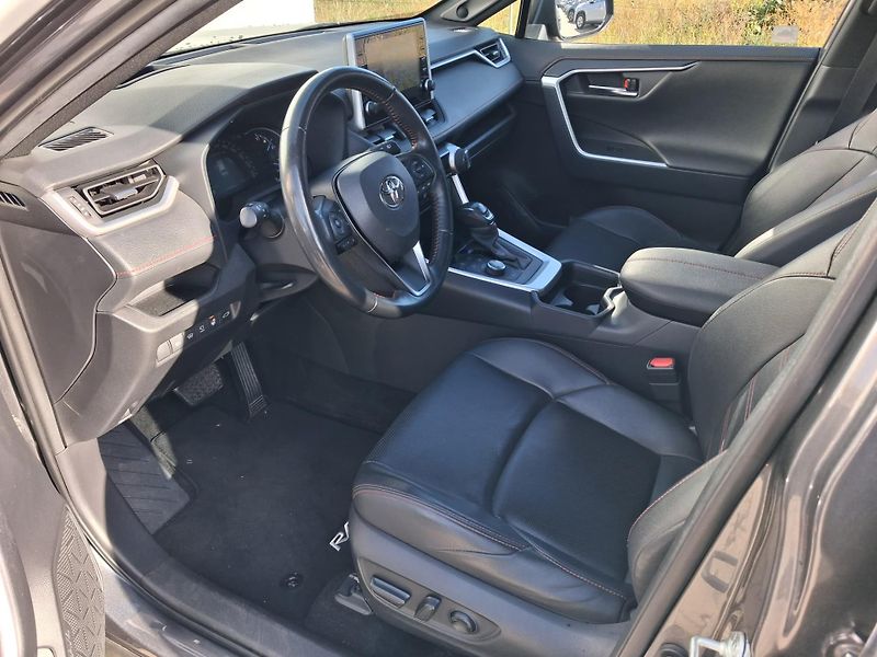 Toyota RAV4 2.5 PHEV e-CVT Selection VIP A - fotka 11 z 25