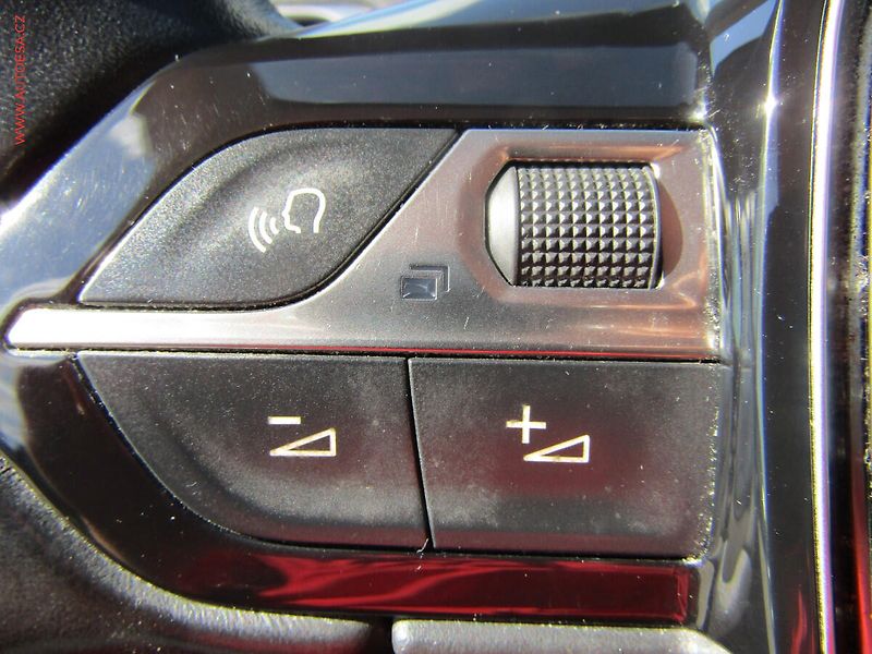 Peugeot 5008 (2019) 1.5 HDi, ČR, Active - fotka 15 z 24