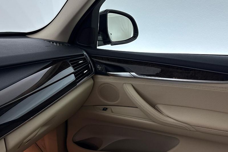 BMW X5 xDrive30d - fotka 18 z 26