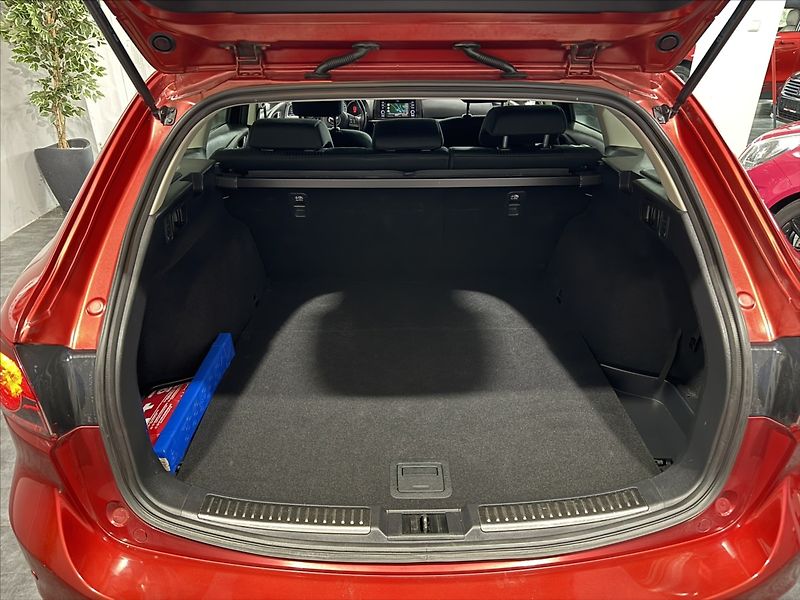 Mazda 6 2,2   D 129 kW SPORT BOSE 1.MA - fotka 30 z 43