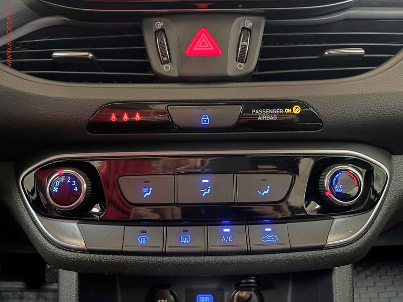 Hyundai i30 (2019) 1.4i, servis.kniha, AC - fotka 13 z 14
