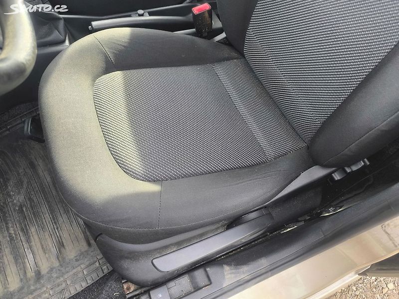 Škoda Fabia 1,4i,KLIMA,PĚKNÁ,SERVISKA,TZ - fotka 10 z 17
