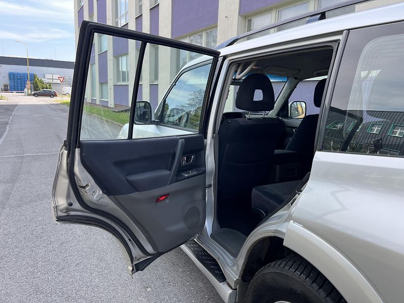 Mitsubishi Pajero 3.2 DID bez koroze - fotka 13 z 33